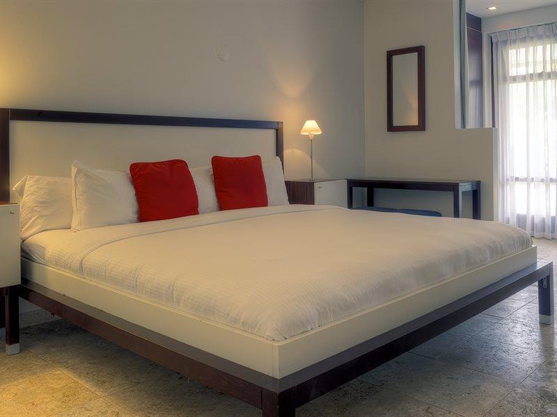 Floris Suite Hotel - Spa & Beach Club - Adults Only Piscadera Bay Bagian luar foto
