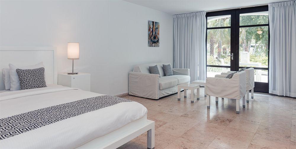 Floris Suite Hotel - Spa & Beach Club - Adults Only Piscadera Bay Bagian luar foto