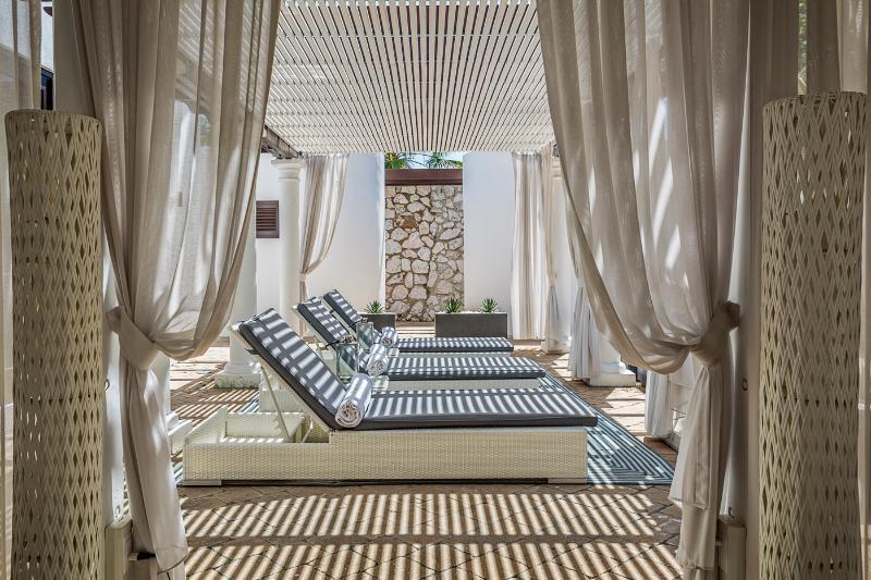 Floris Suite Hotel - Spa & Beach Club - Adults Only Piscadera Bay Bagian luar foto